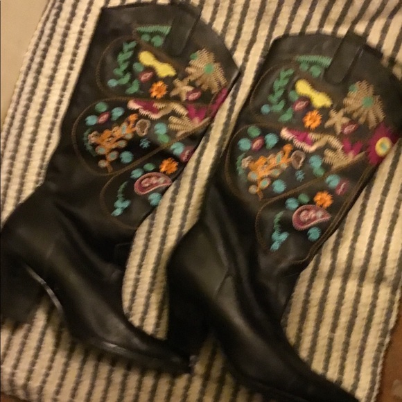 Embroidered cowgirl boots - Picture 4 of 5